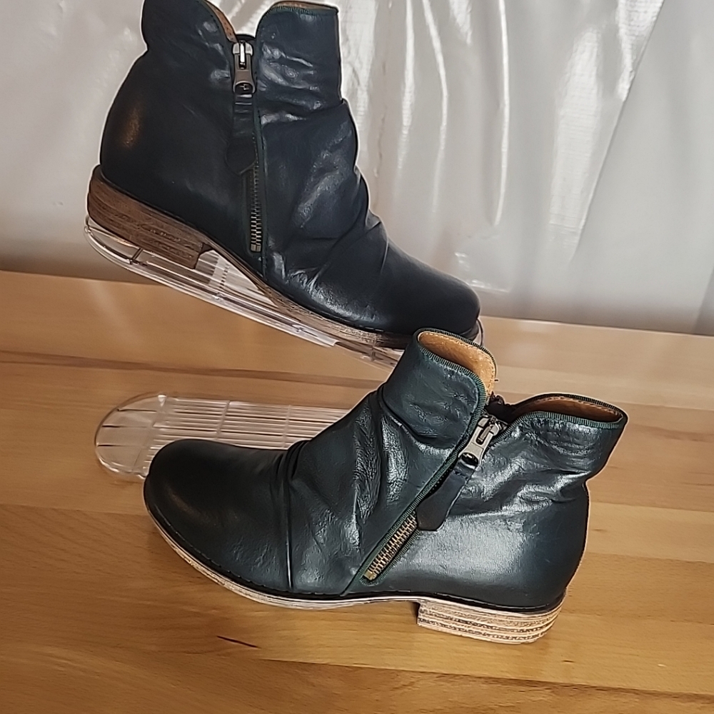 Miz Mooz Layla Ankle Bootie Size 38/7.5 Leather Zip Hunter Green Boho Ruched - Picture 4 of 10